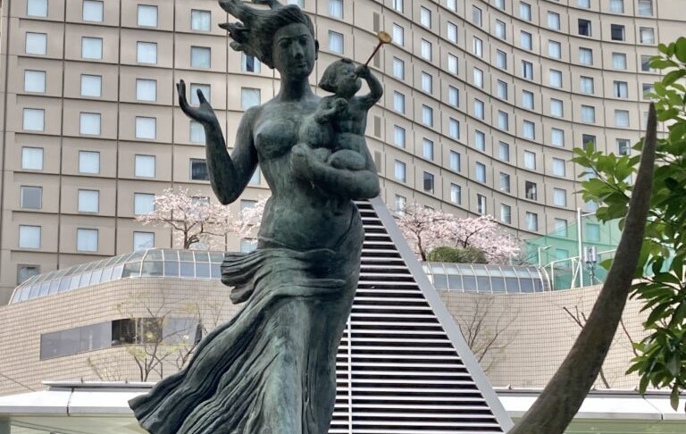 圓鍔勝三　 　　和 曙」圓鍔勝三 - パブリックアート散歩