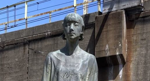 BLACK uniform」浦山一雄 - パブリックアート散歩