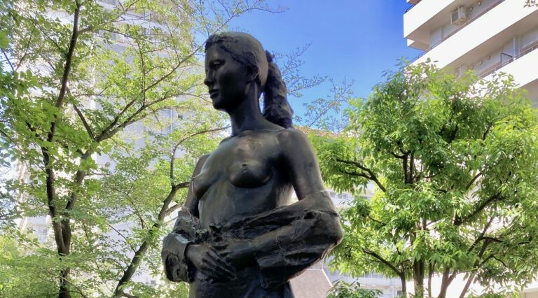 纏う女」笹戸千津子 - パブリックアート散歩