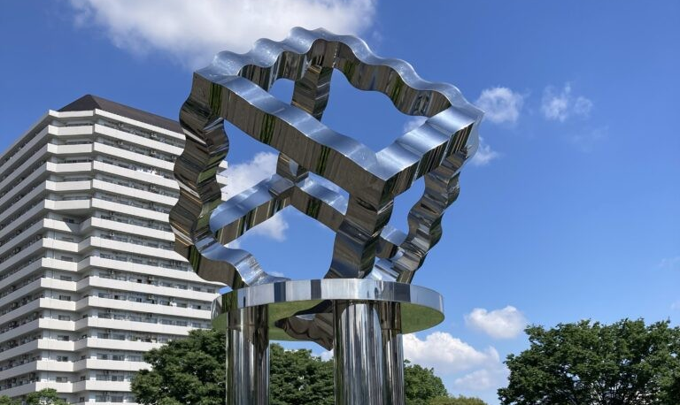 WAVING FIGURE」建畠覚造 - パブリックアート散歩