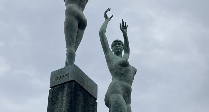 緑の讃歌」本郷新 - パブリックアート散歩