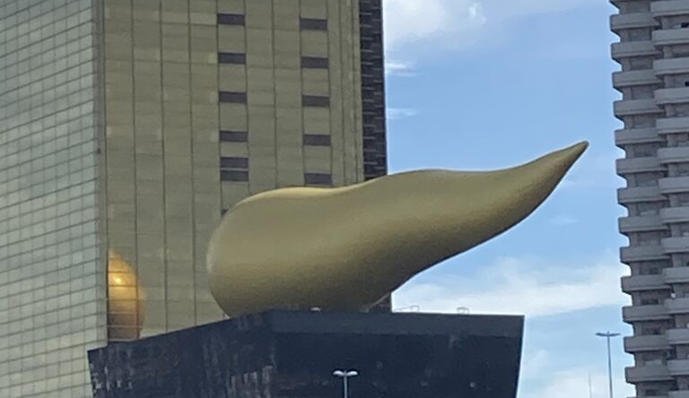 フラムドール」フィリップ・スタルク - パブリックアート散歩