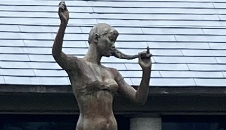 愛の女神」佐藤忠良 - パブリックアート散歩