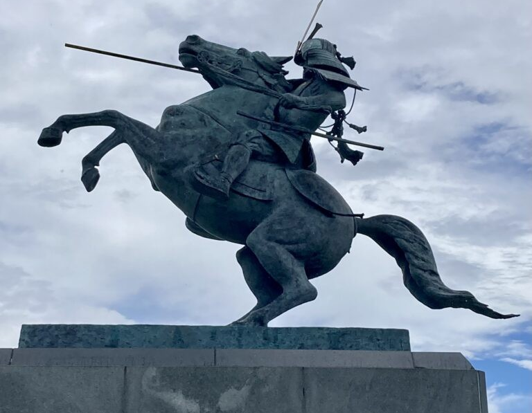 最上義光騎馬像」西村忠 - パブリックアート散歩