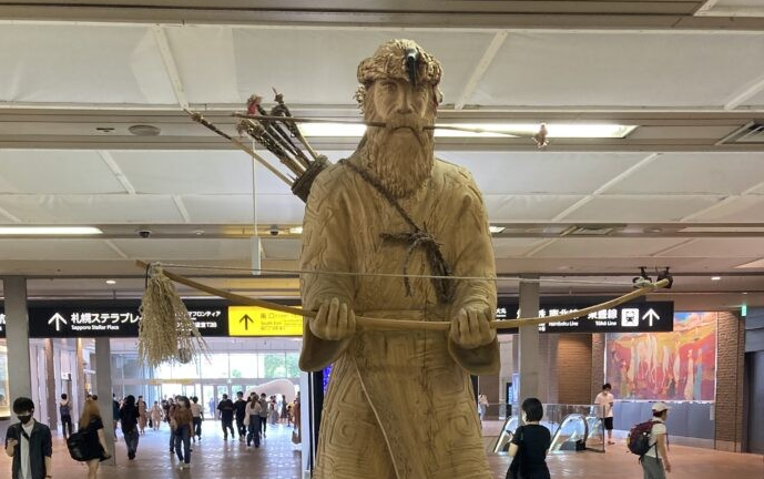 イランカラプテ像」藤戸竹喜 - パブリックアート散歩