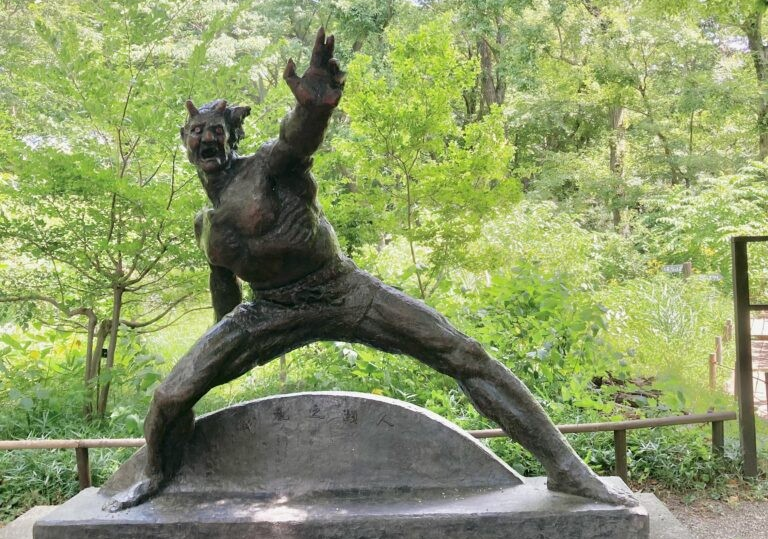 木、黒炭、彫刻、アフリカ、源地、村人 人類の危機」北村西望 - パブリックアート散歩