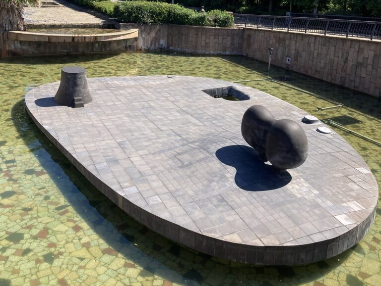 明日の空へ」峯田義郎 - パブリックアート散歩