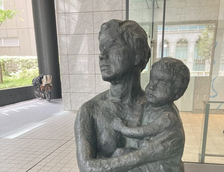母子像」吉田芳夫 - パブリックアート散歩