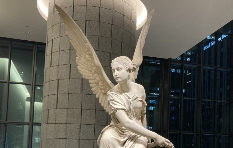 勝利の女神」クリスチャン・ダニエル・ラウホ - パブリックアート散歩