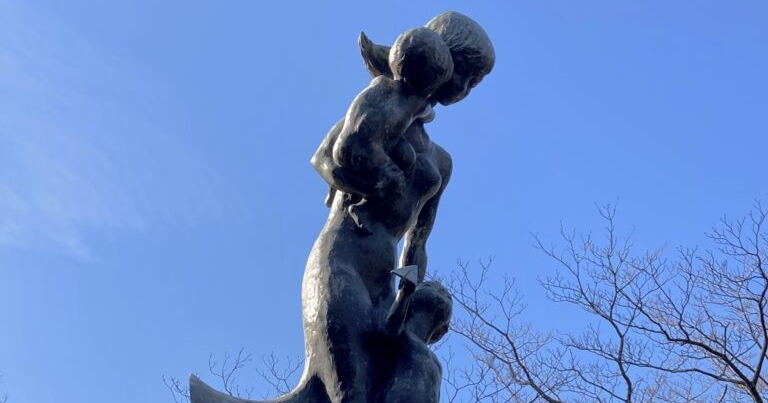 平和之母子像」岩田健 - パブリックアート散歩