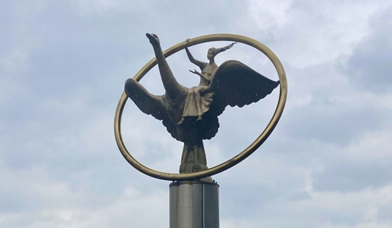 碧翔」一色邦彦 - パブリックアート散歩